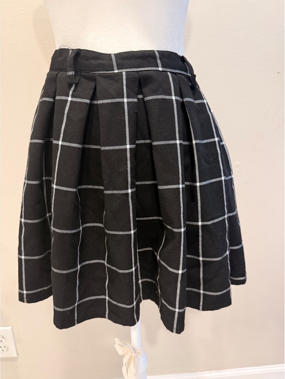Haute Monde Black White Plaid Pleated Skater Skirt
